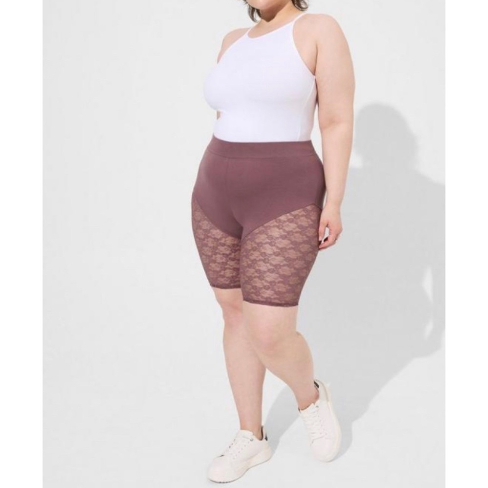 🆕 9 Inch Signature Waist Lace Inset
Bike Short 2 2X 18 20 NWT Torrid New!